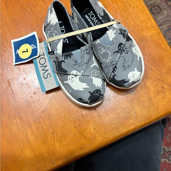 TOMS Kids Ghost Print Sneakers in Gray and Black - Picture 1 of 2